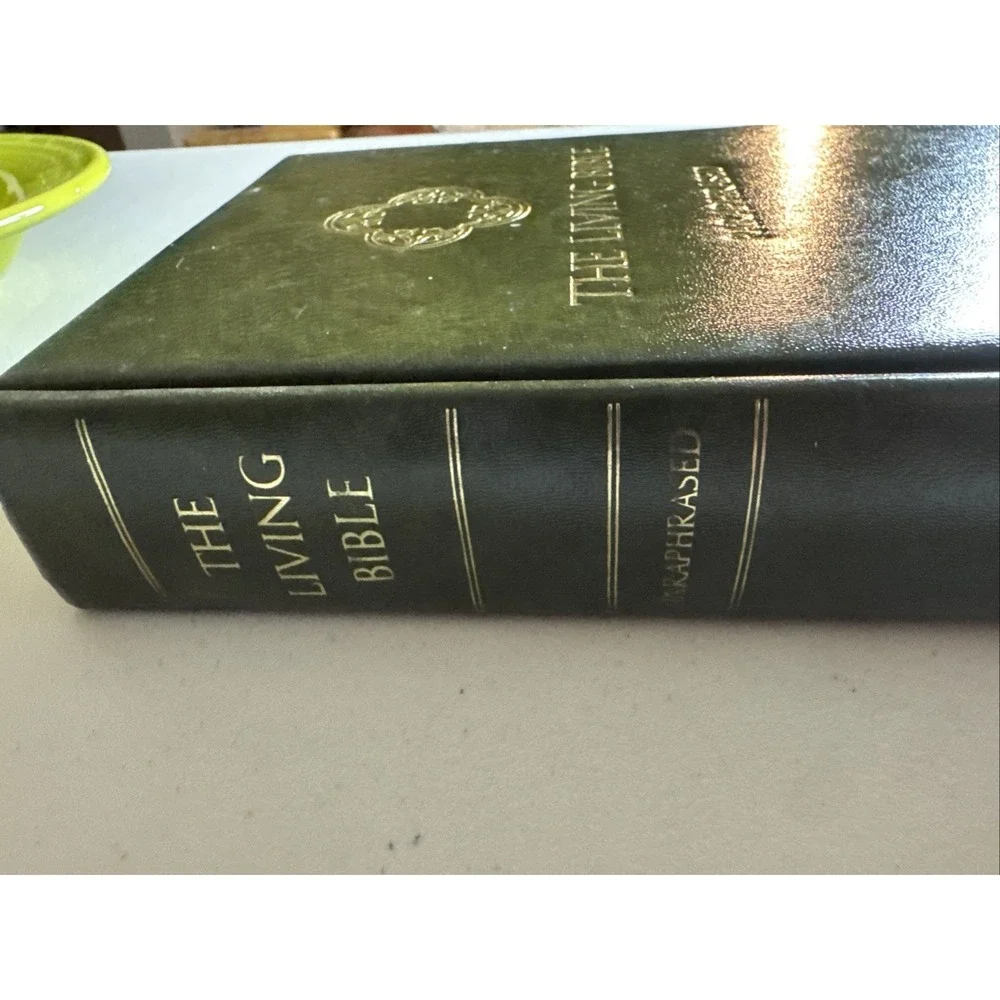 The Living Bible Paraphrased Tyndale Hardcover EUC